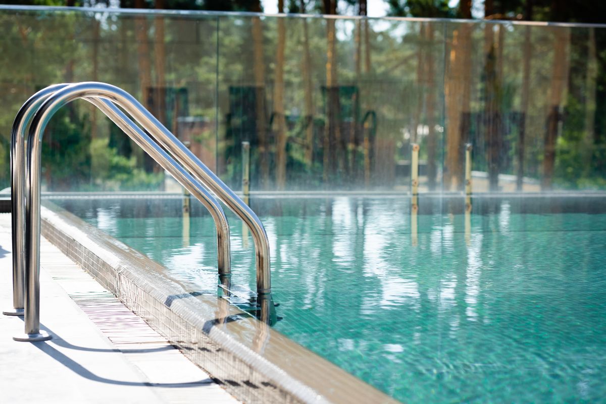 What Are Safe Materials for Transparent Pools?
