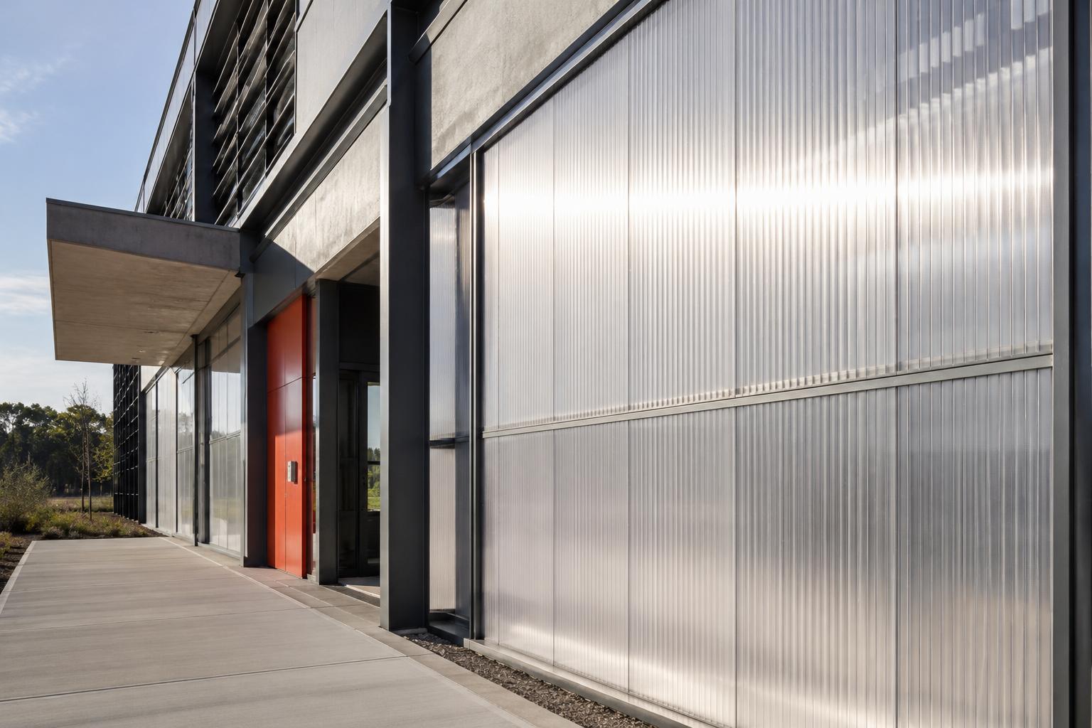 How Do Transparent and Decorative Building Materials Improve Modern Facade Design?
